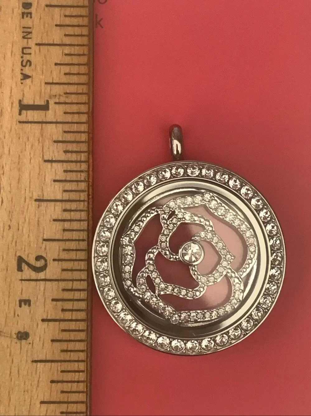 Origami Owl Crystal Locket with Crystal Rose insert #stunning locket